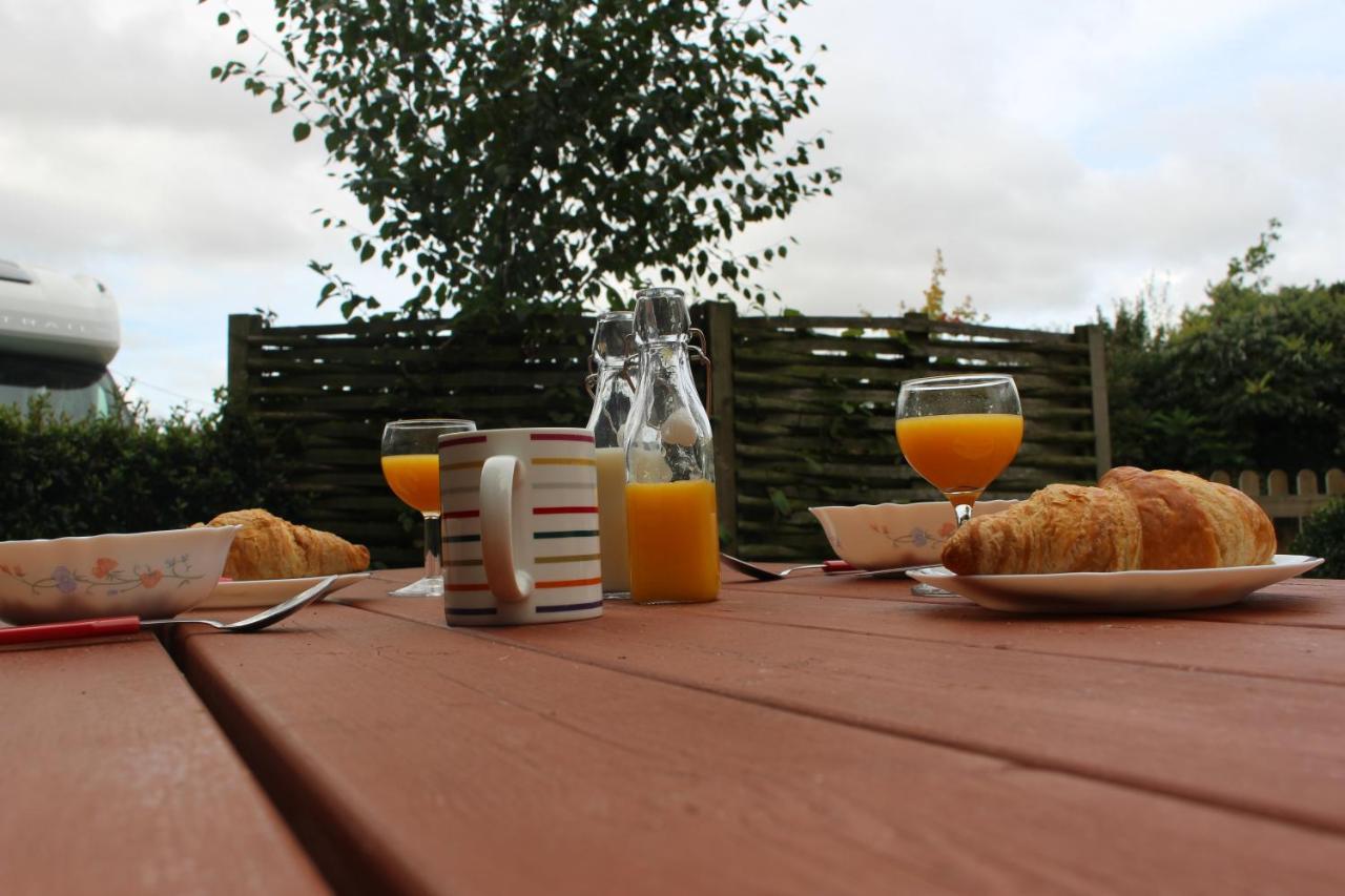 Stonehenge Campsite & Glamping Hotel Berwick St James Buitenkant foto