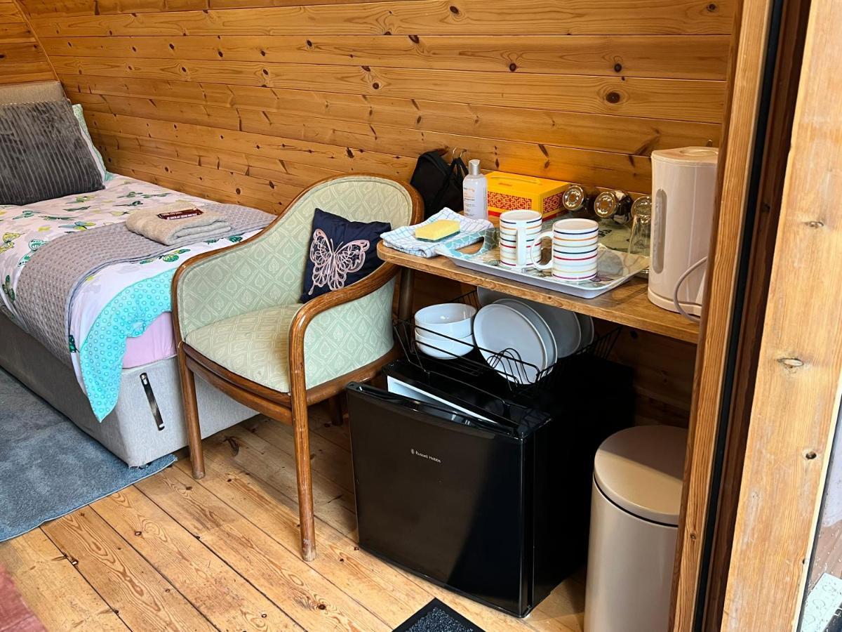 Stonehenge Campsite & Glamping Hotel Berwick St James Buitenkant foto