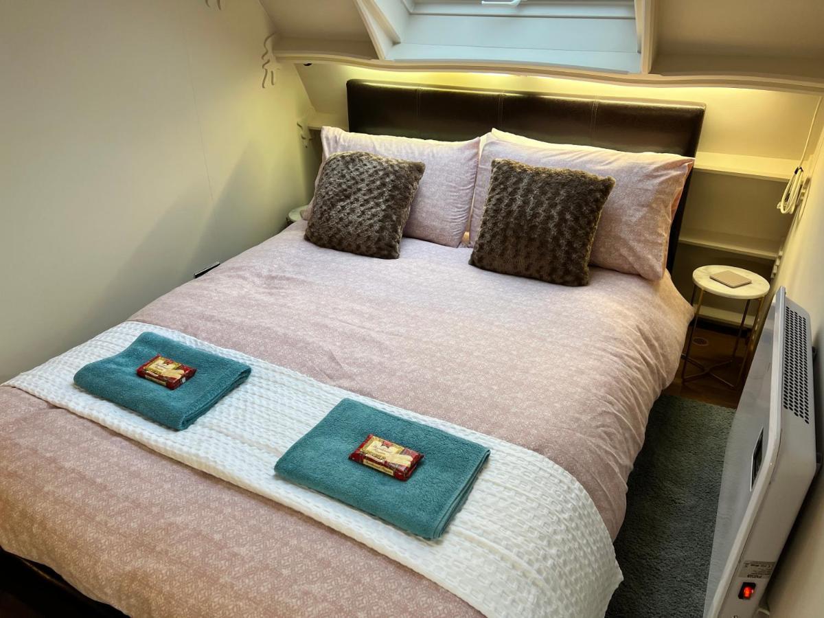 Stonehenge Campsite & Glamping Hotel Berwick St James Buitenkant foto