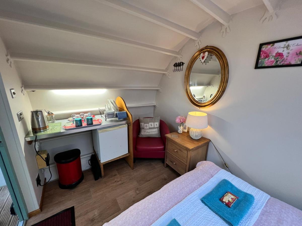 Stonehenge Campsite & Glamping Hotel Berwick St James Buitenkant foto