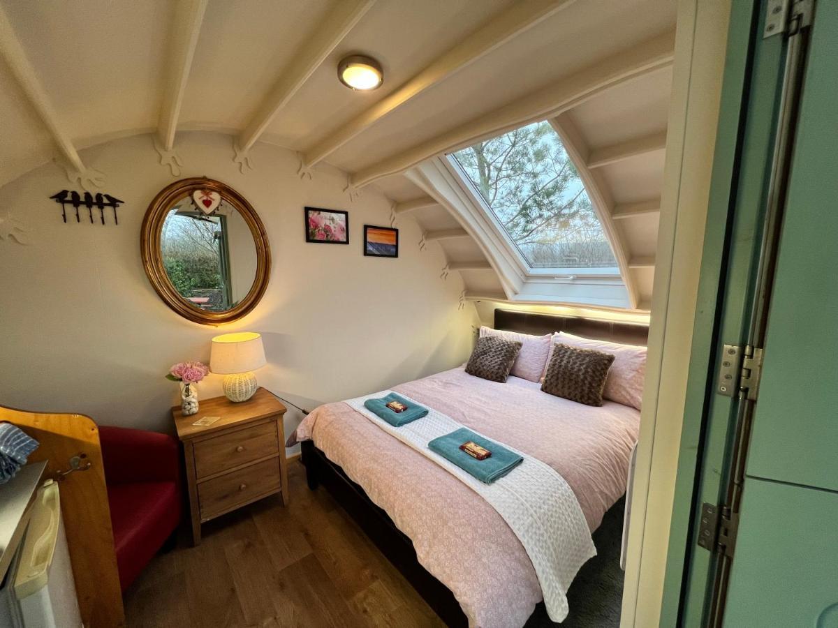 Stonehenge Campsite & Glamping Hotel Berwick St James Buitenkant foto