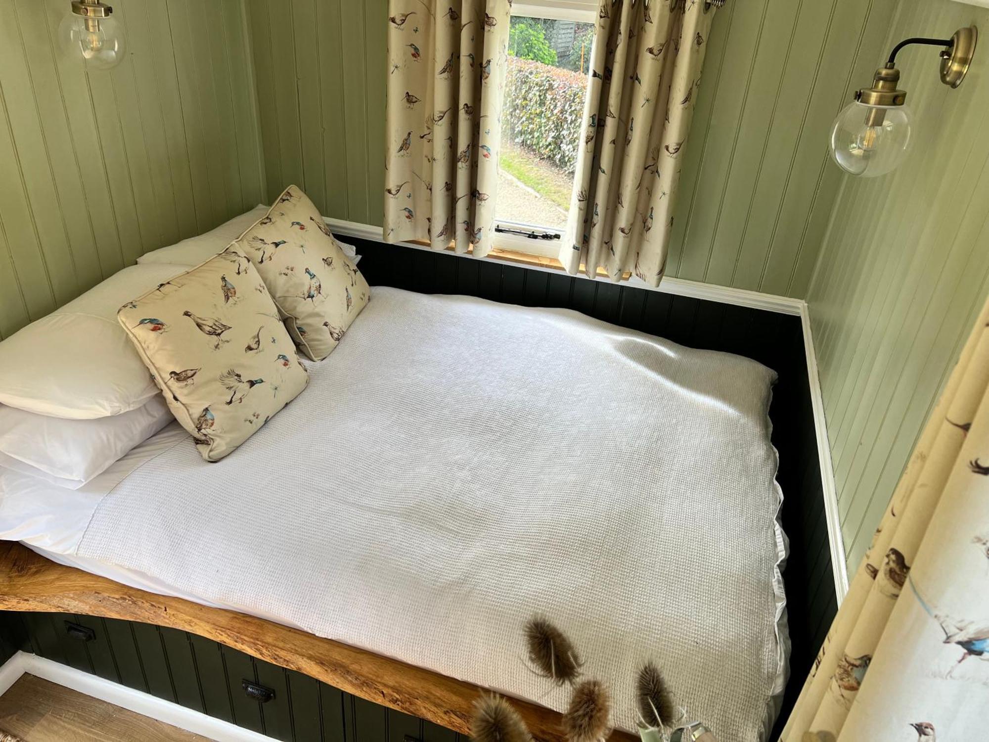 Stonehenge Campsite & Glamping Hotel Berwick St James Buitenkant foto