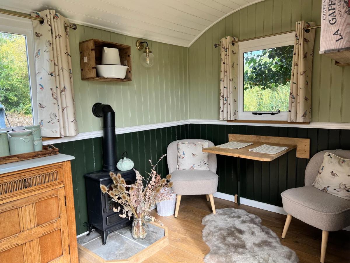 Stonehenge Campsite & Glamping Hotel Berwick St James Buitenkant foto